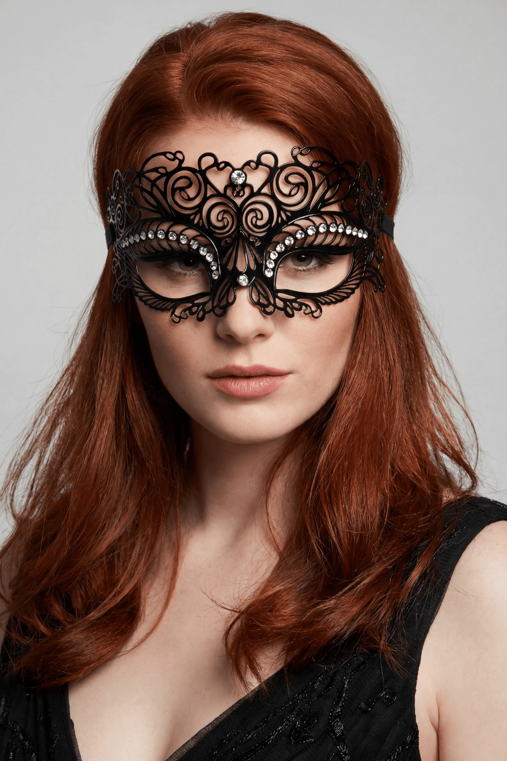 Masque vénitien Giulia rigide noir avec strass – Image 2
