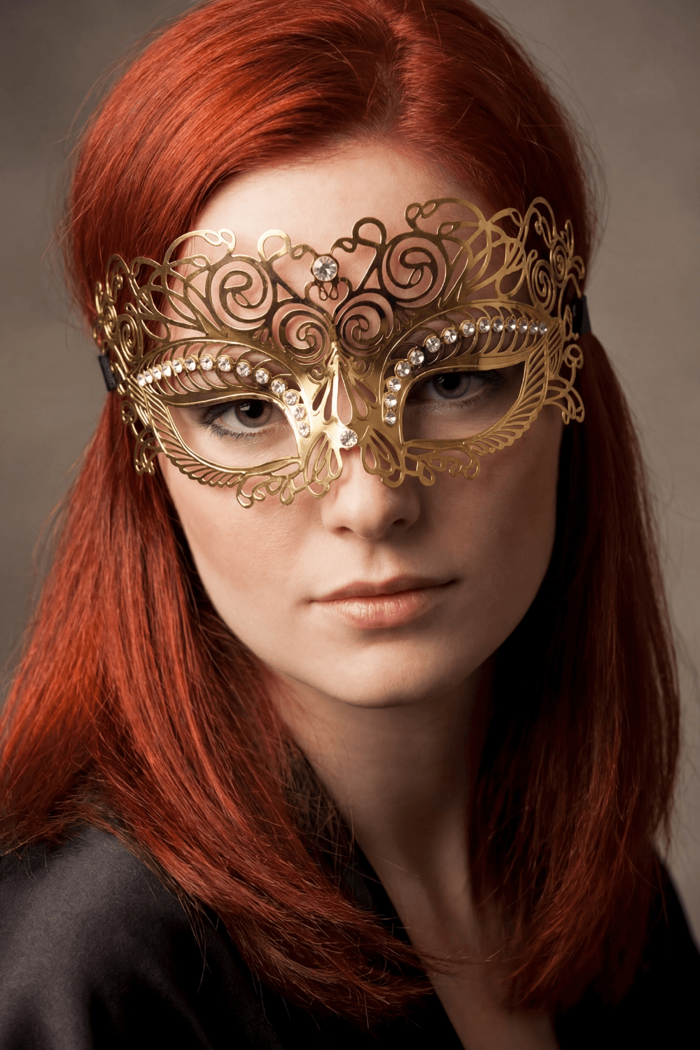 Masque vénitien Giulia rigide doré avec strass – Image 2