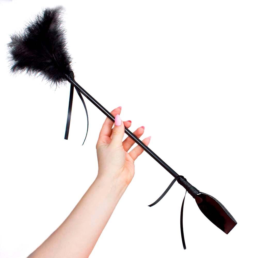 Cravache avec plumeau secret play – Noir